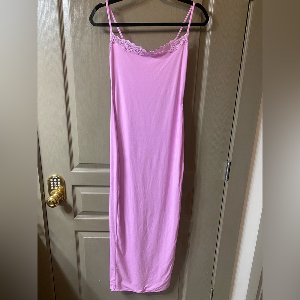 Skims Fits Everybody long pink lace dress. Size Medium